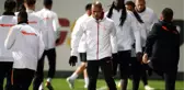 Galatasaraylı Nigel de Jong, Transfer Görüşmesi İçin Türkiye'den Ayrıldı