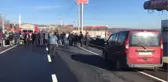 Mahalleli Bariyere Karşı Bu Kez Etten Duvar Ördü