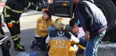 Yolun Karşısına Geçmeye Çalışan Yaşlı Kadına TIR Çarptı! Vinç Yardımıyla Kurtarıldı