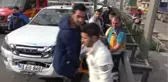 Kocaeli-Otomobil, Aydınlatma Direklerinin Bakımını Yapan Ekibin Aracına Çarptı 2 Yaralı