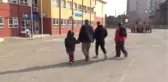 Bakışları ile Fenomen Olan Suriyeli Çocuk Okula Başladı