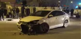 Adana Otomobil ile Çarpışan Motosiklet, Minibüsün Altına Girdi: 1 Yaralı