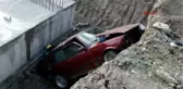 Adıyaman Otomobil, İnşaata Devrildi 2 Yaralı