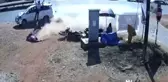 Hindistan'da Otomobil Motosiklete Çarptı, Feci Kaza Kameralara Yakalandı