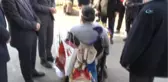 Otobüse Alınmayan Engelli Kadından Çiçeklerle Özür Dilediler
