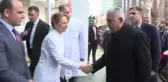 Başbakan Yıldırım, Tedavileri Devam Eden Hastaları Ziyaret Etti