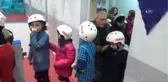 Karnesini Getiren Çocuklar Buz Pistinde Eğlendi