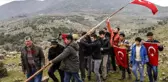 Askerin Karadan Afrin'e Girdiği Yere Köylüler Türk Bayrağı Dikti