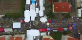 Halk Pazarına Şarkılarıyla Neşe Katıyor