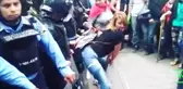 Honduras'ta Protestolar Sürerken İki Kadın Polise Karşı Twerk Yaptı