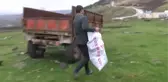 Mevzideki Askerlerin Üşümemesi İçin Odun Taşıdı