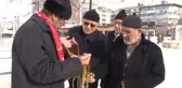 Seyyar Satıcı Bir Günlük Kazancını Mehmetçik Vakfı'na Bağışladı