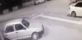 Arabayla Vitrin Camını Kıran Hırsızlar Oyuncak Ayıları Çaldı... Hırsızlar Kamerada