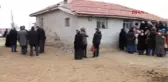 Afyonkarahisar Elazığ'daki Kazada Şehit Olan Polis Memuru Toprağa Verildi