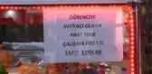 Müşterilerinin Fotoğrafını Duvara Asıyor, Öğrencilere Saatliği 1 Dolara İş İmkanı Sağlıyor