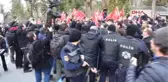 ABD Dışişleri Bakanı Tillerson'u Protesto Eden Gruba Polis Biber Gazı ile Müdahale Etti
