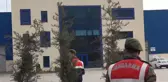 İşçiler Fabrikanın Çatısında Benzinle Kendilerini Yakmak İstedi