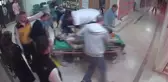 Kahraman Doktor, Kalbi Duran Yaralıyı Ameliyathaneye Giderken Sedyeye Çıkarak Kurtardı!