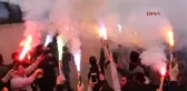 Kocaeli Zam Alan Lastik İşçileri Sendika Başkanını Omuzlarda Taşıdı