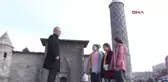 Erzurum-Kızlarıyla Erzurum'u Gezip, Tarihini Anlatan Kitap Yazdı