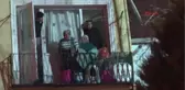 Fatih'te Yangın Çıkan Binada Mahsur Kalan Vatandaşları İtfaiye Kurtardı