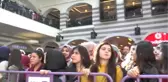 Alışveriş Merkezinden Bir Kişiye Lüks Otomobil