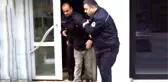 Bankanın İçerisinde Polise Yakalanan Hırsız, 