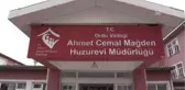 Yaşlılar Sahneye Çıkmaya Hazırlanıyor