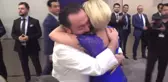 Adnan Oktar, Gecesinde Sahne Alan Muazzez Ersoy'a Sımsıkı Sarıldı