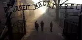 İsrailli Adam Auschwitz Toplama Kampındaki Anıta Tuvaletini Yaptı