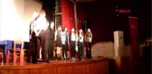 İzmir Müdür Yazdı Öğrenciler Sahneledi