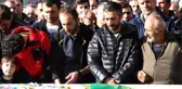 Karadenizli Sanatçı Resul Dindar, Annesini Son Yolculuğuna Uğurladı