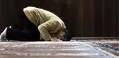 Namaz Kılarken Motosikletini Çaldılar! O Anlar Kameraya Yansıdı