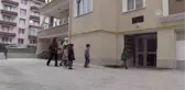Ev Ortamında Arkadaşlarıyla Ders Görüyorlar