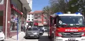Reklam Tabelasına Sıkışan Güvercin Kurtarıldı