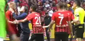 Eskişehirspor Teknik Direktörü Yılmaz Vural, Oyuncusunun Boğazını Sıktı