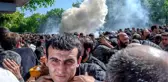 Ermenistan'da Protestolar Durulmuyor! Göstericiler Parlamentoyu Abluka Altına Aldı