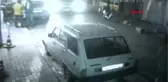 Son Sürat Ara Sokağa Dalan TIR'ın 6 Otomobili Ezdiği Anlar Kameraya Yansıdı