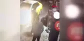 Kadıköy Barlar Sokağında Bıçaklı Kavga Kamerada : 2'si Ağır 3 Yaralı