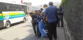 TIR'ın Çarptığı Genç Ambulanstan Kaçınca Polis Tarafından Kelepçe Takılarak Sakinleştirildi