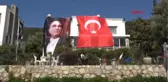 Fatma Girik'ten Atatürk Posteri ve Türk Bayraklı 23 Nisan Kutlaması