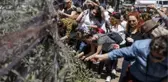Binlerce Kişi Aya Yorgi'ye Tırmandı! İpleri Koparmadan Götürenlerin Dileği Kabul Oluyor