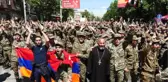 Ordu Sokağa İndi, Ermenistan Başbakanı Sarkisyan İstifa Etti