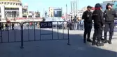 1 Mayıs 1977'de Hayatını Kaybedenler Karanfillerle Anıldı
