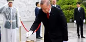Güney Kore'de Ulusal Mezarlığı Ziyaret Eden Erdoğan, Beyaz Eldiven Takıp Tütsü Yaktı