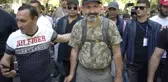 Ermenistan'da Göstericiler Başkent Erivan'da Yolları Kapattı