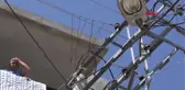 İzmir Kaçak Elektrik Kullandıkları İçin Kendilerini İhbar Eden Mahalleliye Sevindiren Haber