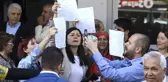 Seçmenler Cumhurbaşkanı Adayı İçin İlçe Seçim Kurullarında