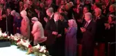 Cumhurbaşkanı Erdoğan, Kürsüdeki Zeytin Dalını Eşine Verdi