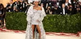 Rihanna'nın Dini Temalı Gala Kıyafeti Herkesi Hayran Bıraktı